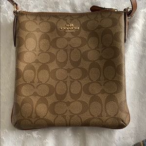 Coach medium size cross body bag 💼